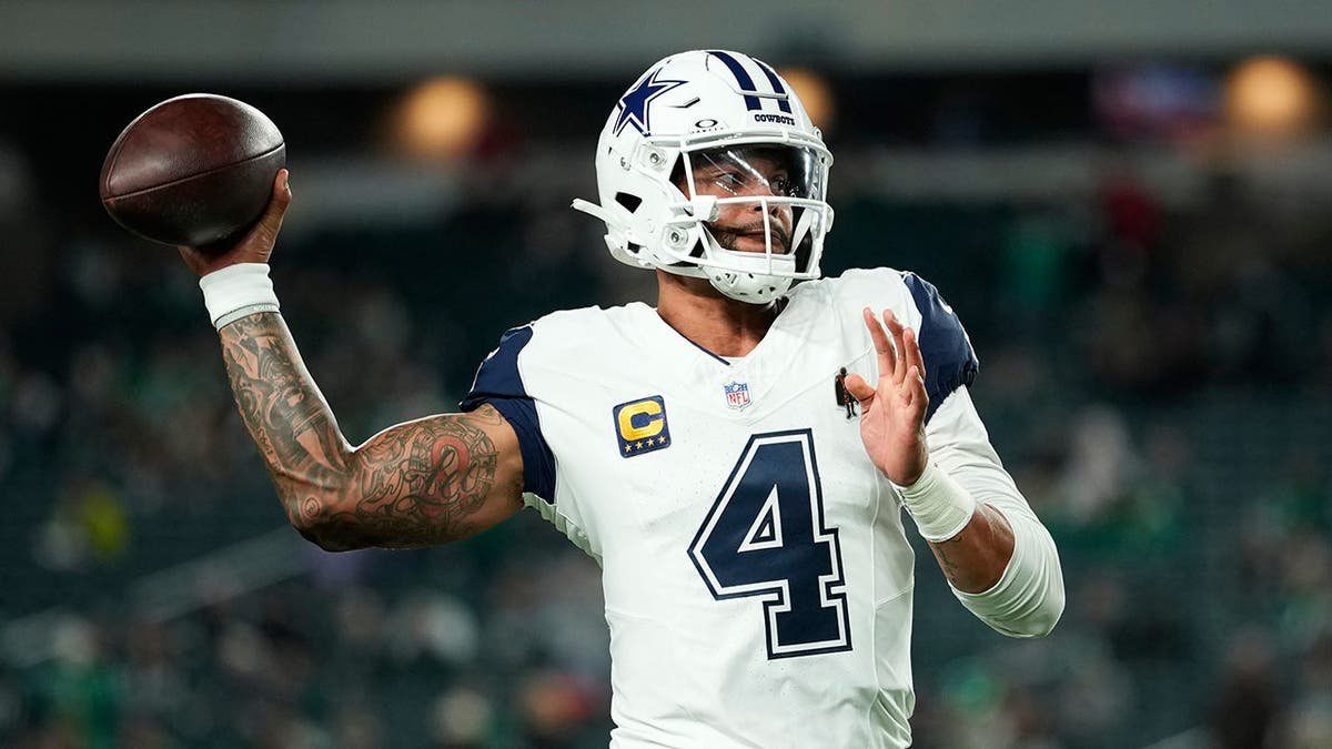 Dak Prescott warms up before an NFL game against the Philadelphia Eagles.