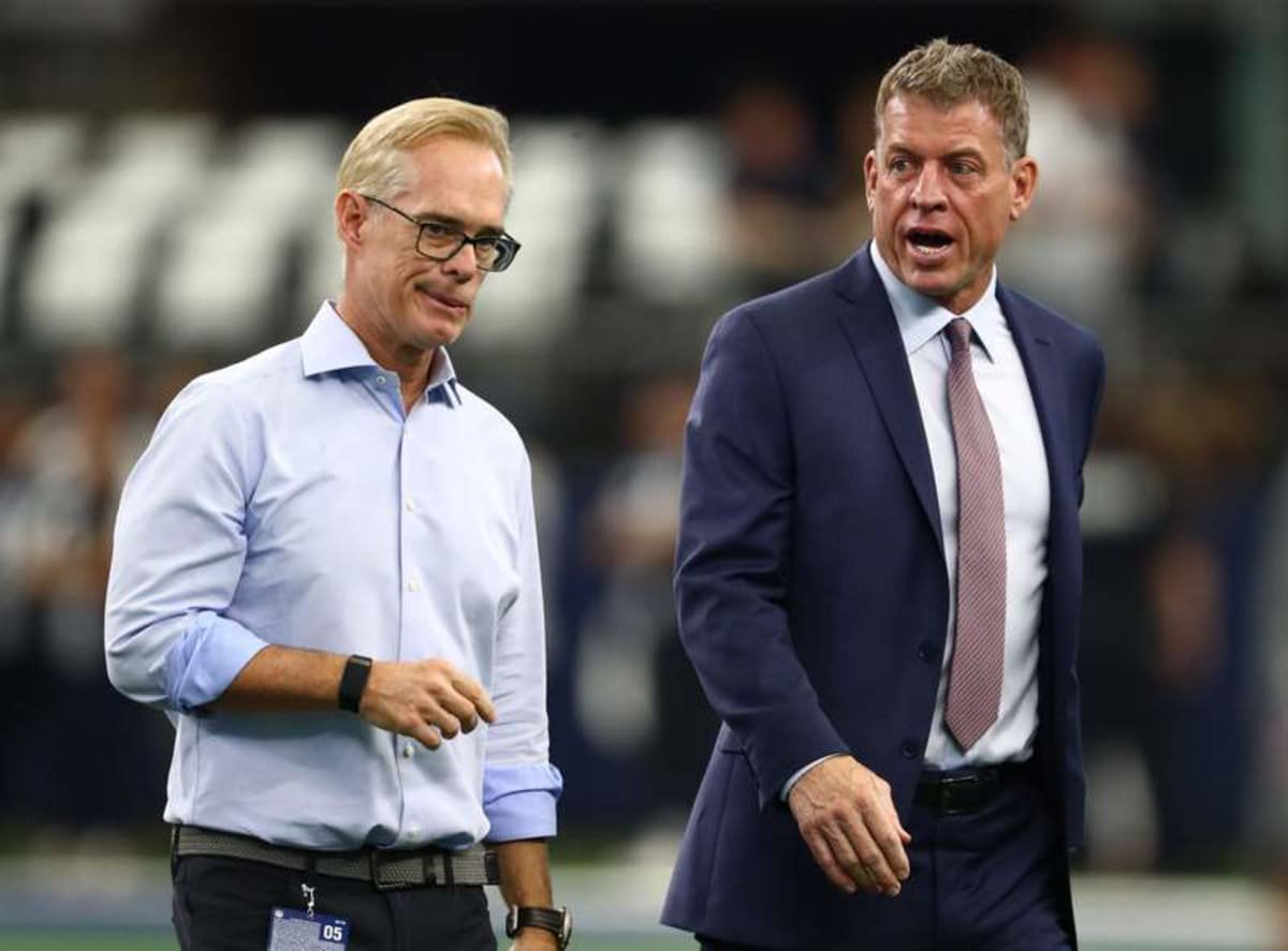 Oct 6, 2019; Arlington, TX, USA; Fox announcers Joe Buck and Troy Aikman on the field prior to the game with the Dallas Cowboys playing against the Green Bay Packers at AT&T Stadium. © Matthew Emmons-USA TODAY Sports