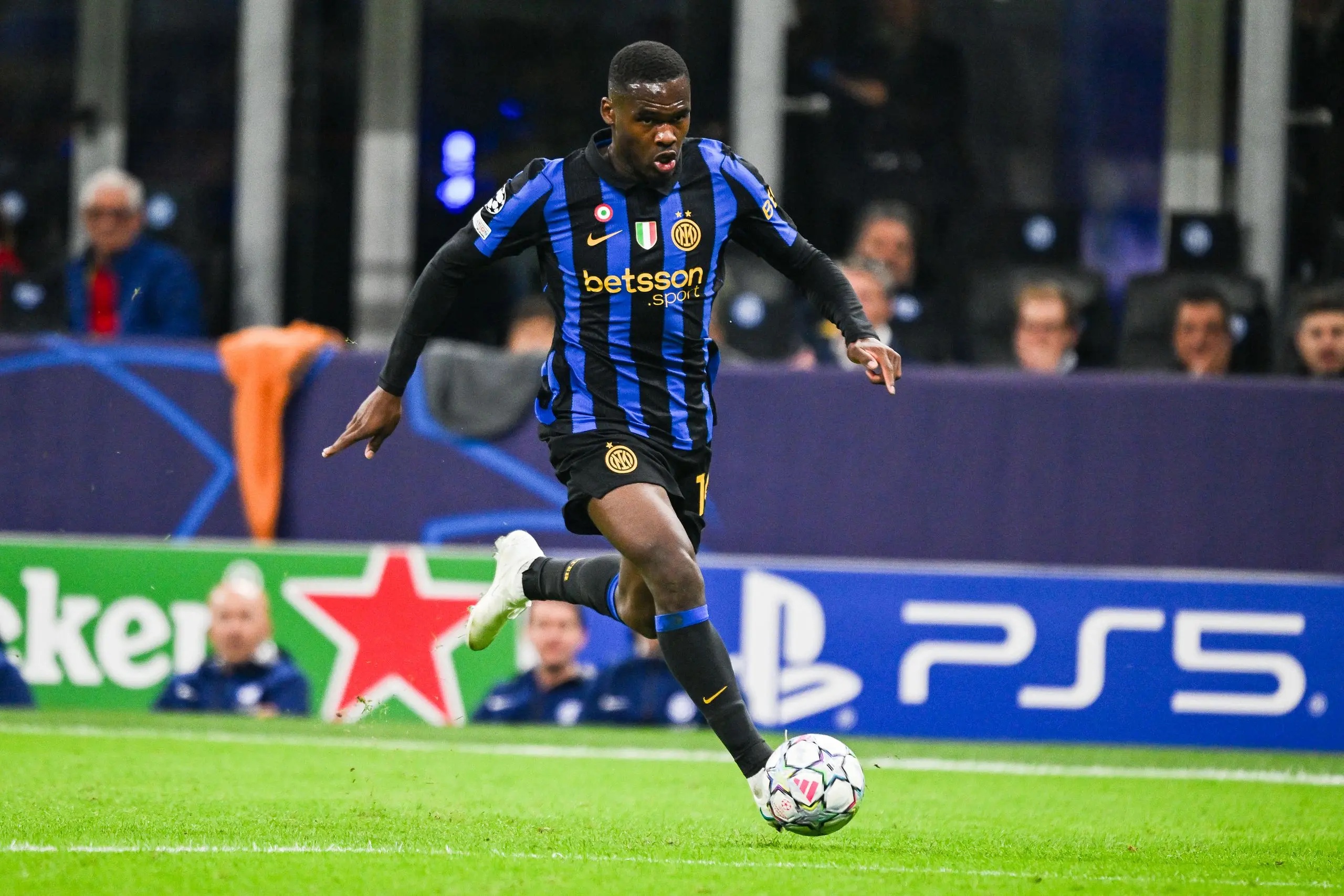 Ange-Yoan Bonny of Inter in action during the UEFA Champions League match between Inter FC Internazionale and Club Brugge.