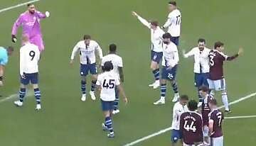 City players during their loss to Aston Villa