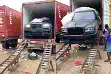 Watch As Driver Carefully Unloads N700m Rolls-Royce Cullinan From A Containerized Car-carrier - autojosh 