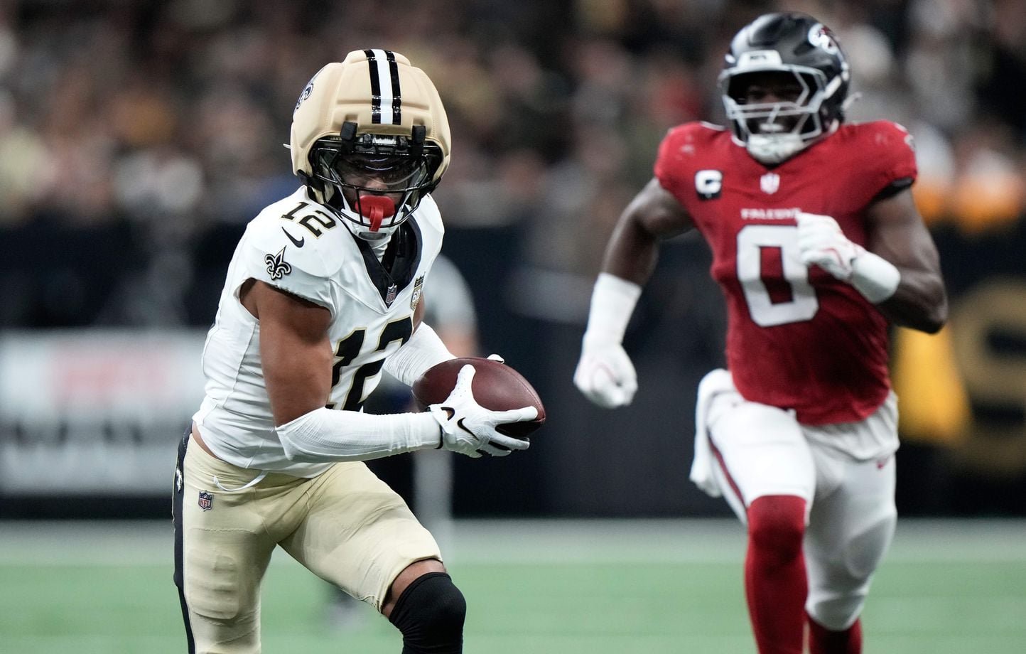 Chris Olave face aux Falcons d'Atlanta.