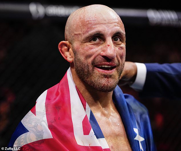 Alexander Volkanovski (pictured) would relish a potential retirement superfight against fellow UFC superstar and lightweight champion Justin Gaethje