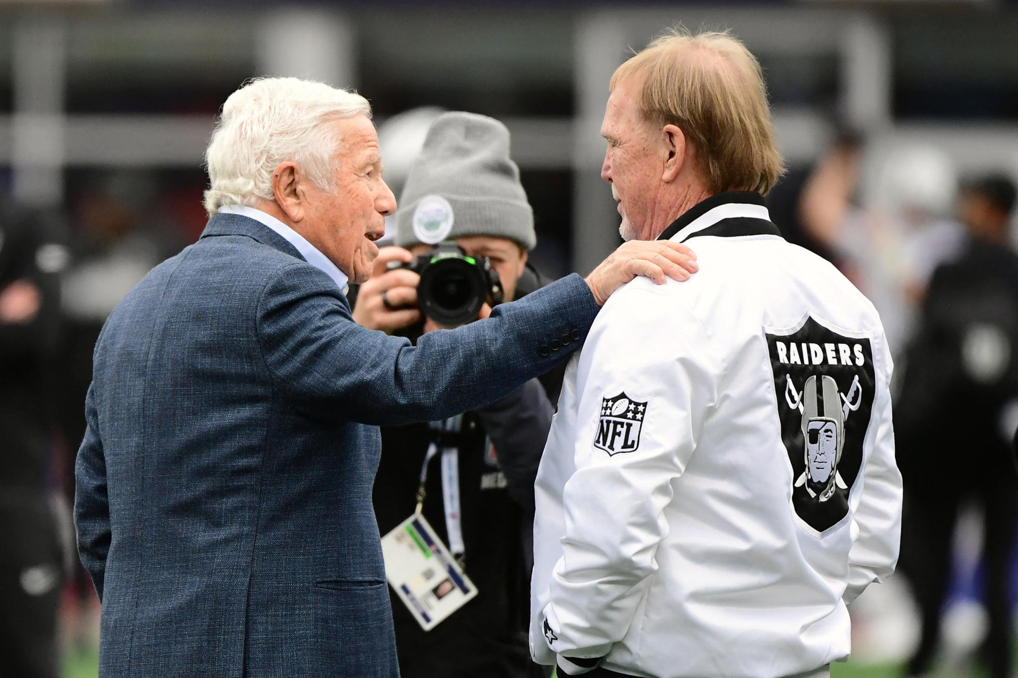 Raiders owner Mark Davis with Patriots owner Robert Kraft