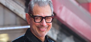 Jeff Goldblum says it's 'important' for his young children to learn independence: 'Row your own boat'