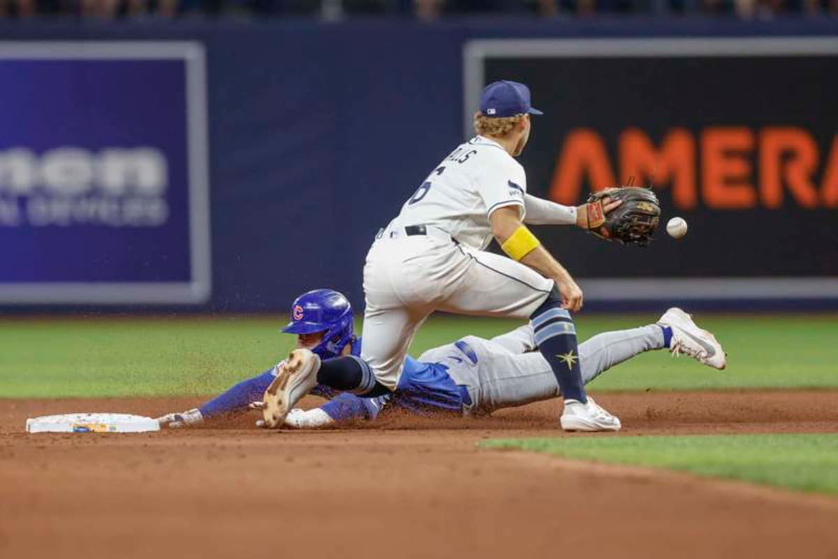 April 8, 2026, St. Petersburg, Florida, USA: Chicago Cubs second baseman NICO HOERNER 2 doubles to right field and slides into second base and under the tag of Tampa Bay Rays shortstop TAYLOR WALLS 6 during an MLB, Baseball Herren, USA on April 8, 2026 at Tropicana Field. The Rays beat the Cubs 6-2. St. Petersburg USA – ZUMAh180 20260408_zsp_h180_062 Copyright: xKimxHukarix ©IMAGO/ZUMA Press Wire