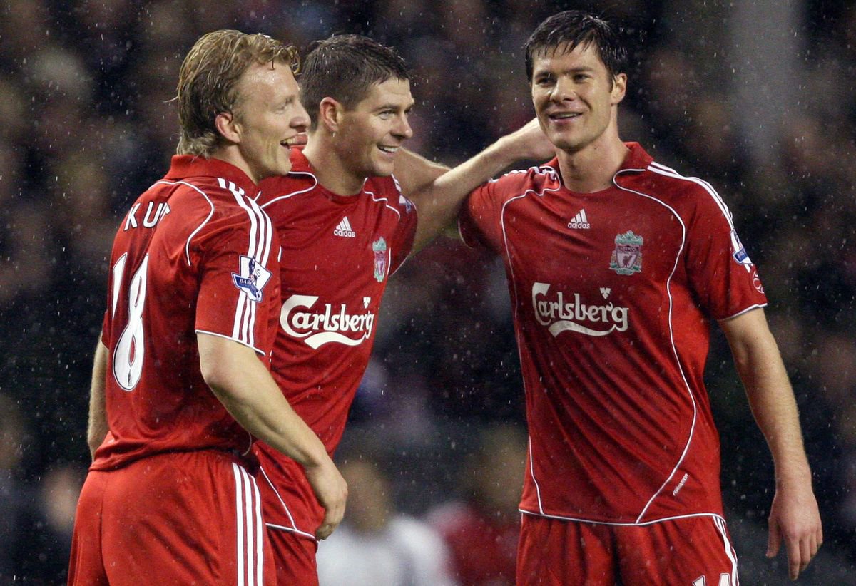 Dirk Kuyt, Steven Gerrard and Xabi Alonso celebrating for Liverpool