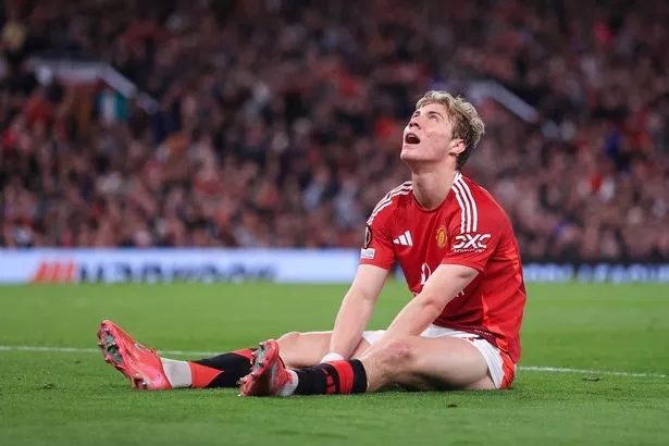MANCHESTER, ENGLAND - APRIL 17: Rasmus Hojlund of Manchester United looks dejected during the UEFA Europa League 2024/25 Quarter Final Second Leg match between Manchester United and Olympique Lyonnais at Old Trafford on April 17, 2025 in Manchester, England. (Photo by Simon Stacpoole/Offside/Offside via Getty Images)