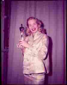 Eva Marie Saint with "Oscar" for her role in On the Waterfront.