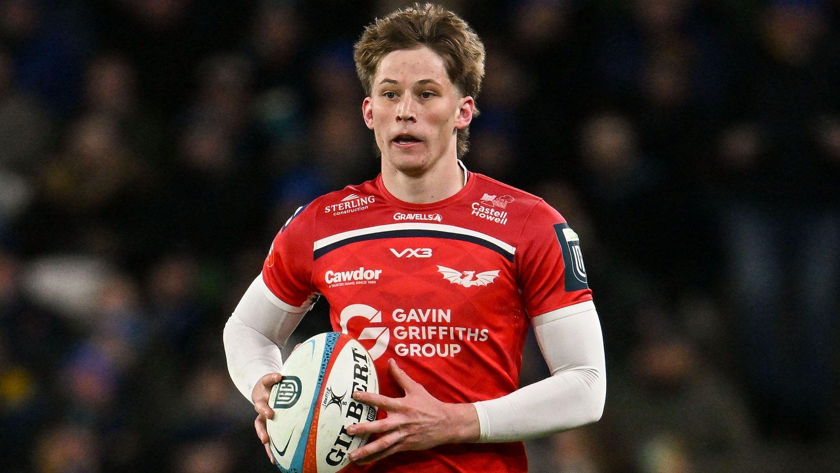 Ellis Mee in action for Scarlets