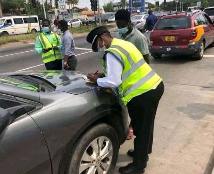 Policewoman in tears after leaving her iPhone 12 in a car of a driver she took Ghs 200 bribe from.
