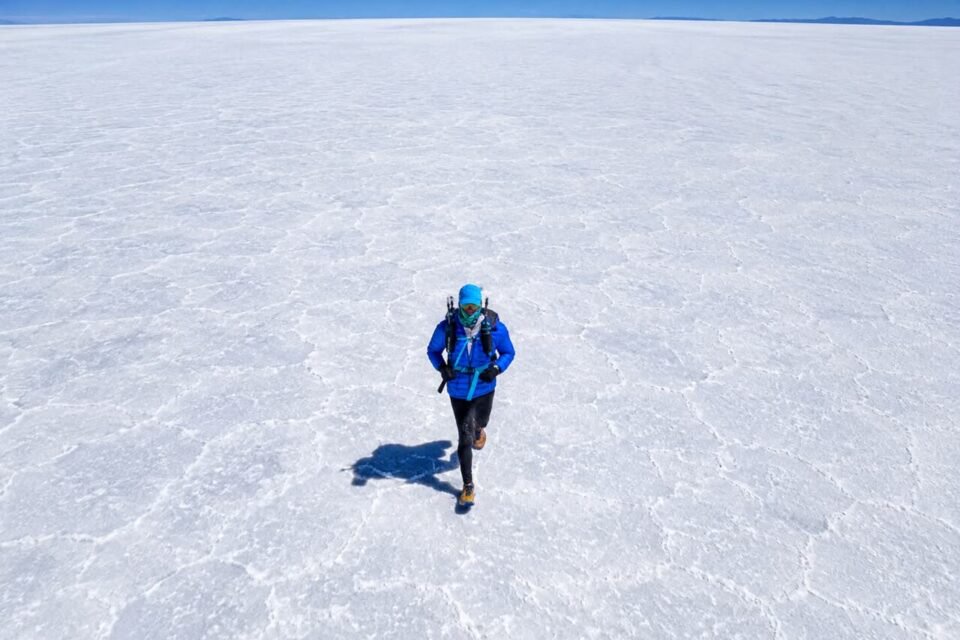 Francis Cutaia, ancien militaire installé à Saint-Raphaël (Var), a bouclé les 245 km de la Bolivia Race entre la Bolivie et le Chili, du 18 au 30 septembre 2026. À 55 ans, il a relevé ce défi d'ultra-endurance pour repousser ses limites, jusqu'à 6 000 mètres d'altitude.