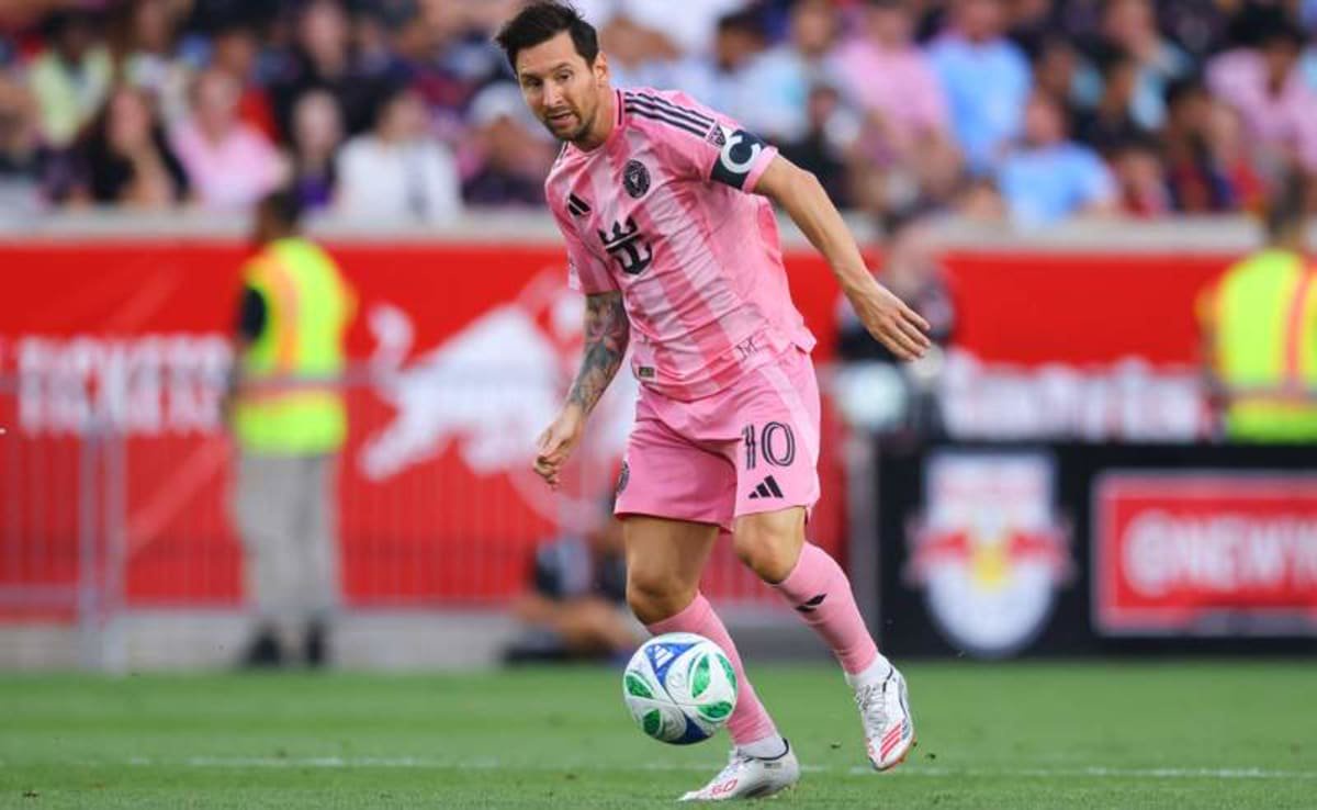 HARRISON, NJ- JULY 19: Lionel Messi 10 of Inter Miami during the second half of the game against the New York Red Bulls on July 19, 2025, at Sports Illustrated Stadium in Harrison, New Jersey Photo by Rich Graessle/Icon Sportswire SOCCER: JUL 19 MLS, Fussball Herren, USA New York Red Bulls vs Inter Miami CF EDITORIAL USE ONLY Icon25071913985 ©IMAGO/Icon Sportswire