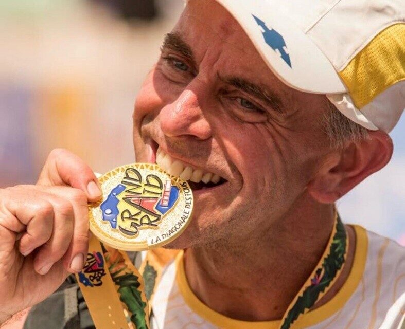 Le Grand raid, alias la Diagonale des fous, est une épreuve mythique, un des ultratrails les plus exigeants. Et Stéphane Dupré, kiné à Noyal-Pontivy (Morbihan), en est venu à bout lors de sa première participation en octobre 2026.