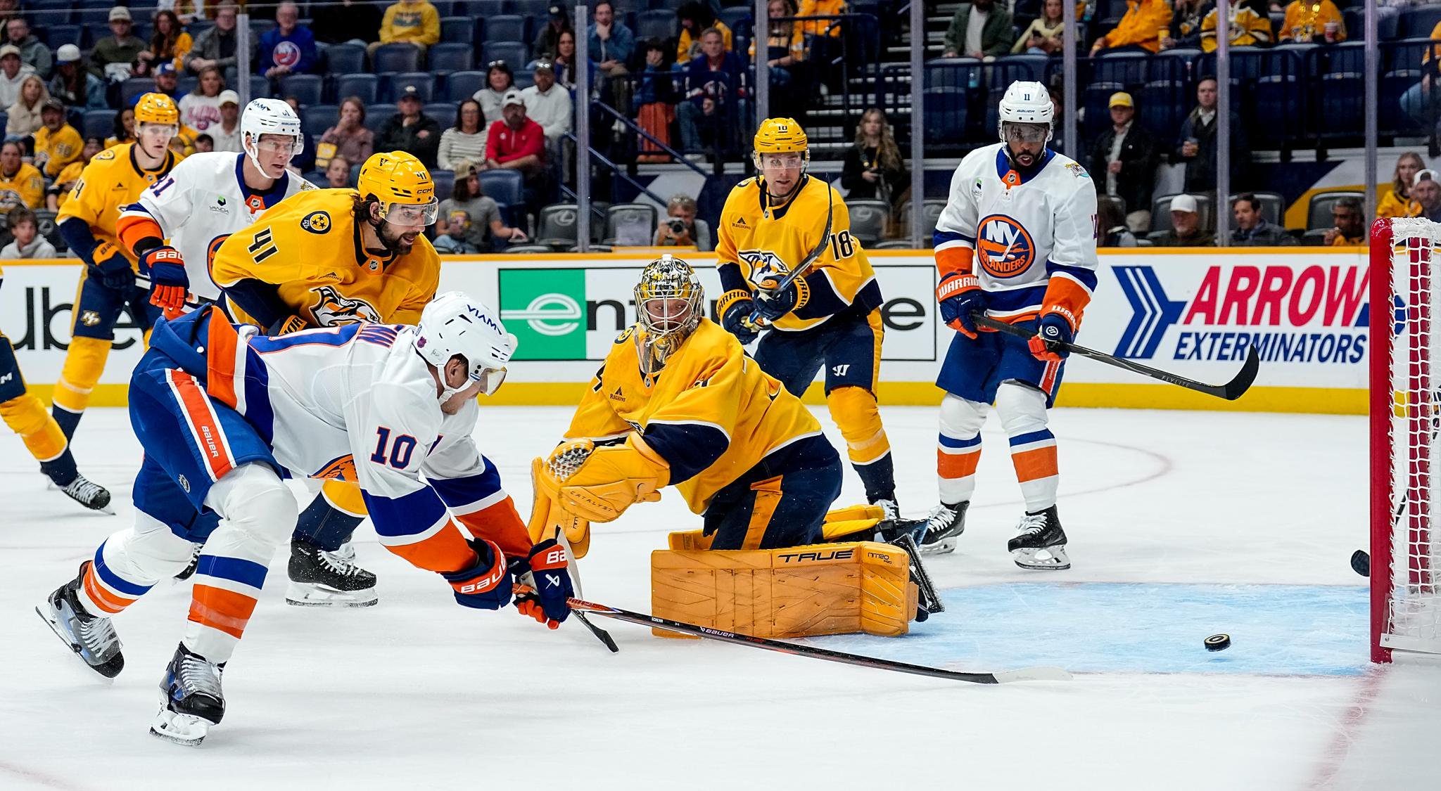 Brayden Schenn (10) scores a goal on Juuse Saros during the Islanders' shootout win over the Predators.