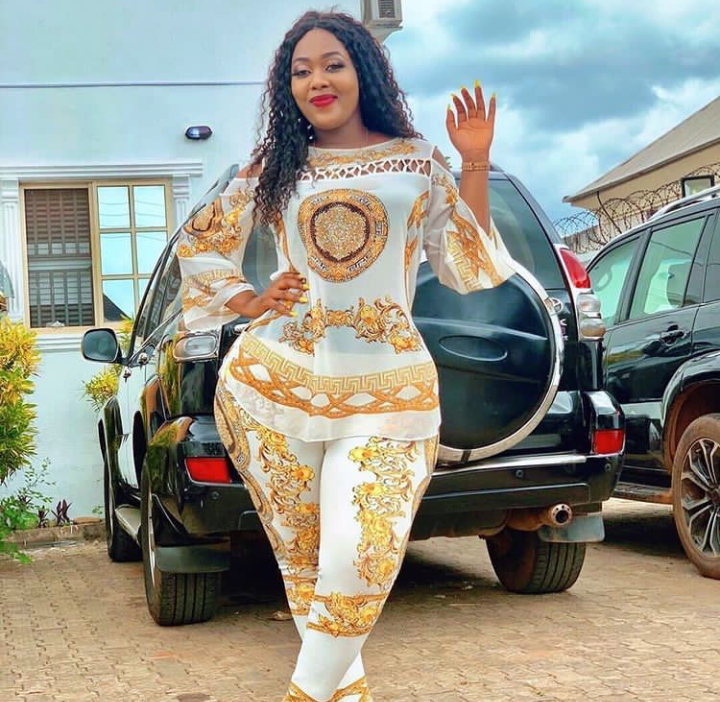 gorgeous-photos-of-curvy-nollywood-actress-crystal-okoye-slaying-in