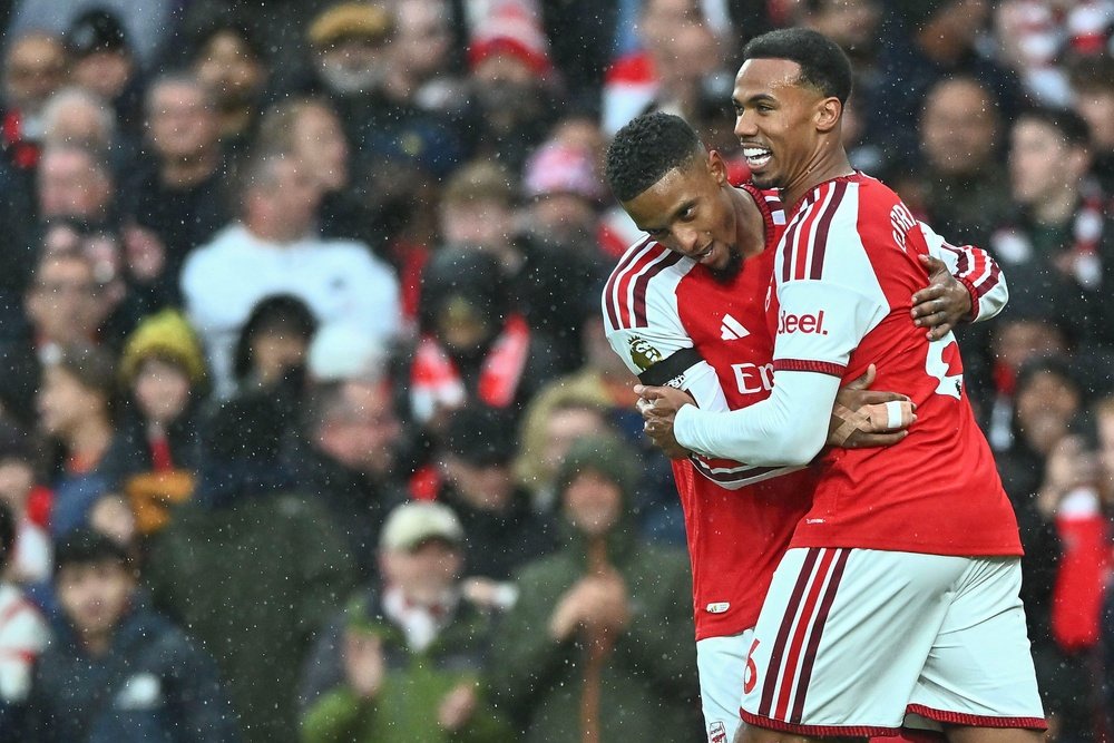 Ezri Konsa of Arsenal celebrates with his teammate Gabriel after scoring the 1-0 goal during the English Premier League match Arsenal FC against Everton FC, in London, Britain, 24 October 2026. (London, United Kingdom) EFE