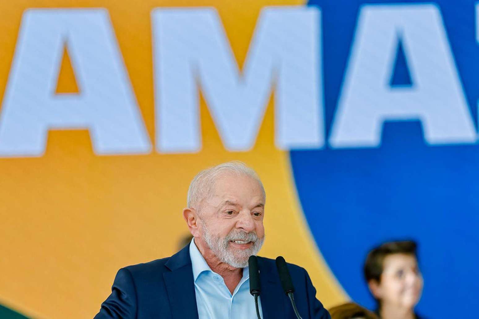 Com virada histórica, Lula é reeleito presidente do Brasil –