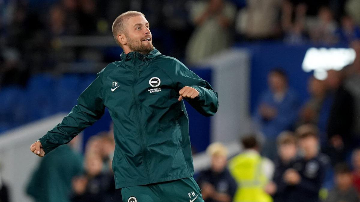 Fabian Hürzeler lässt sich von den Fans feiern