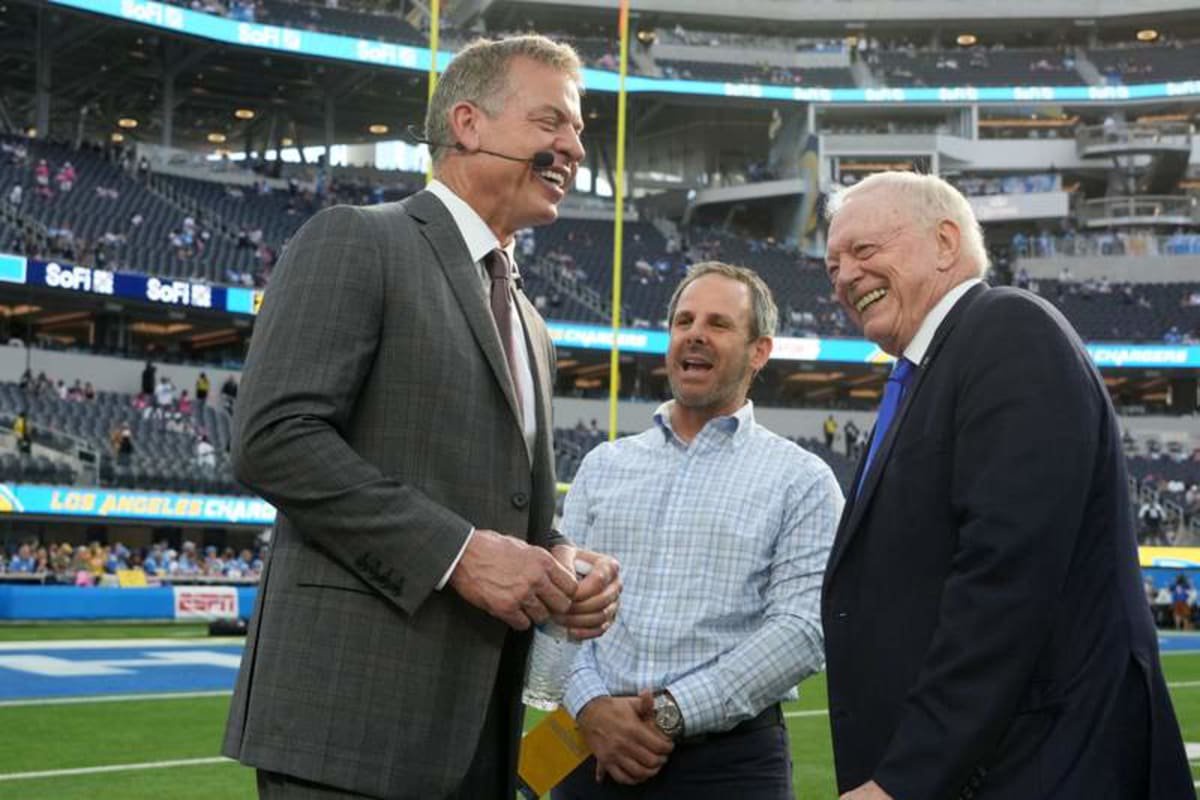 Oct 16, 2023; Inglewood, California, USA; Dallas Cowboys former quarterback Troy Aikman (center), Los Angeles Chargers vice chairman Michael Spanos (center) and Cowboys owner Jerry Jones talk at SoFi Stadium. © Kirby Lee-USA TODAY Sports