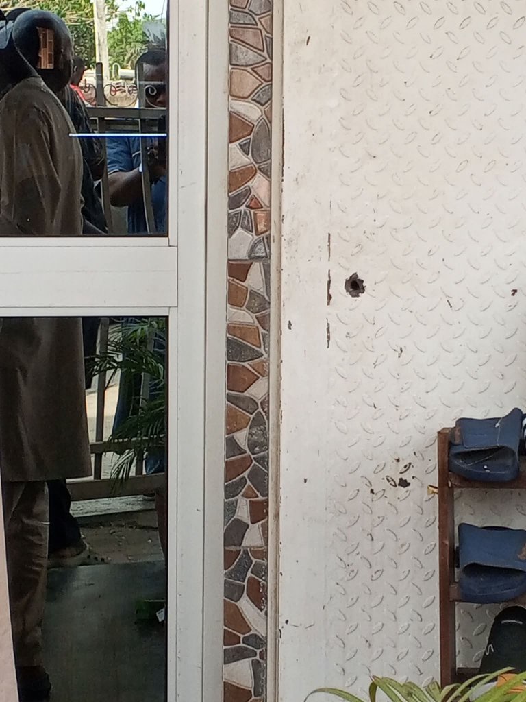 Armed robbers trail man to bank in Minna, snatch N10m from him
