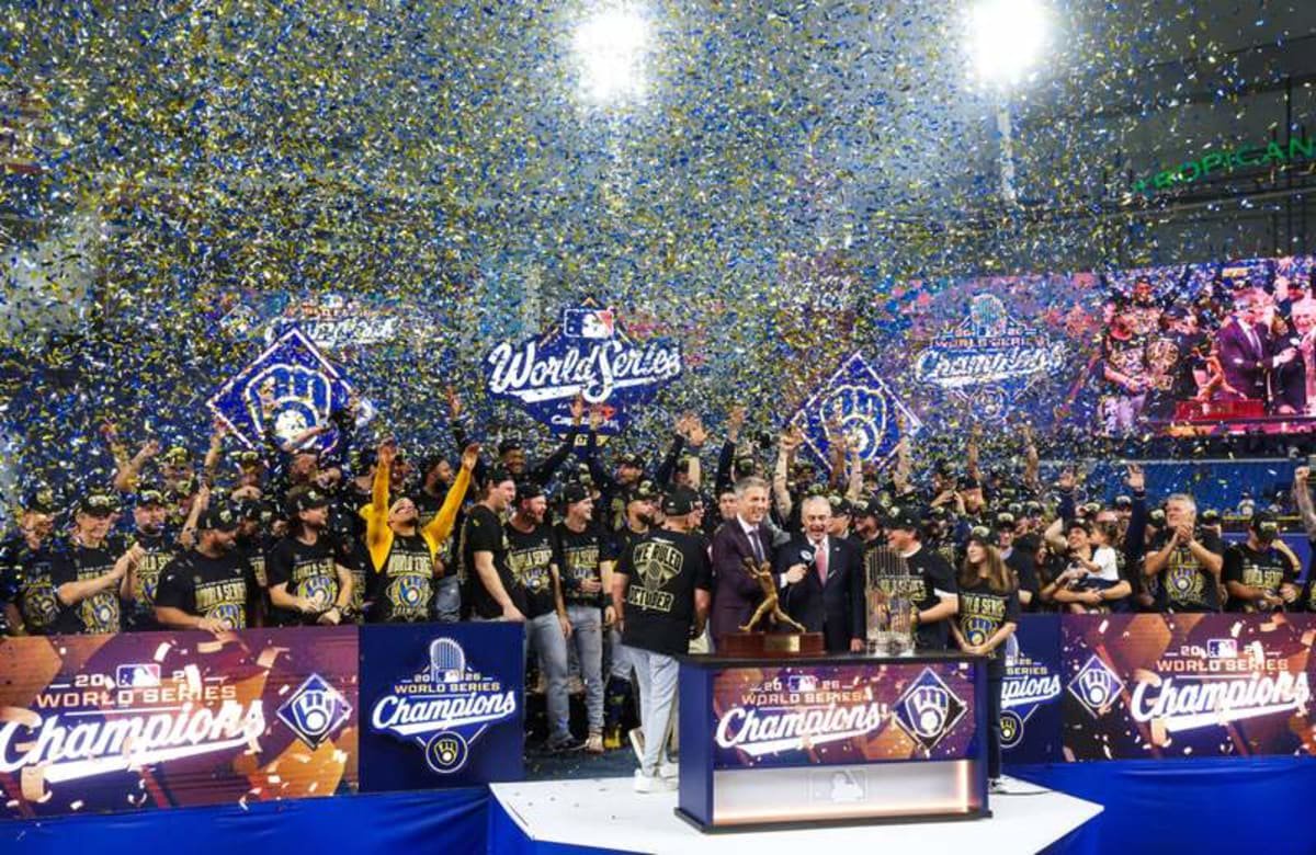 October 28, 2026, St. Petersburg, Florida, USA: The Milwaukee Brewers celebrate their first ever World Series win during the trophy presentation after defeating the Tampa Bay Rays in Game 5 at Tropicana Field Wednesday, Oct. 28, 2026 in St. Petersburg. St. Petersburg USA – ZUMAs70_ 20261028_zan_s70_216 Copyright: xDirkxShaddx ©IMAGO/ZUMA Press Wire