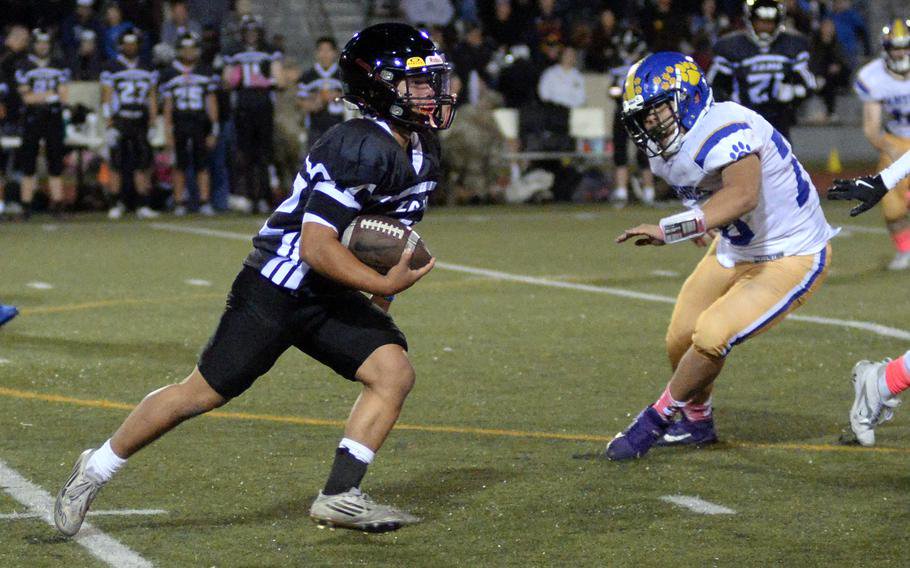 Gabriel Simpkins runs for yards.