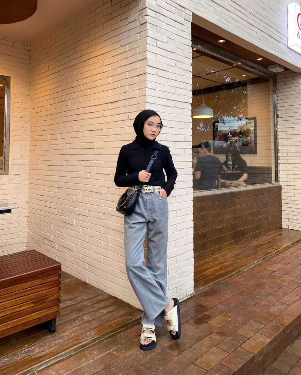 9 Inspirasi OOTD Cewek Tomboi ala Hijabers, Boyish Style!