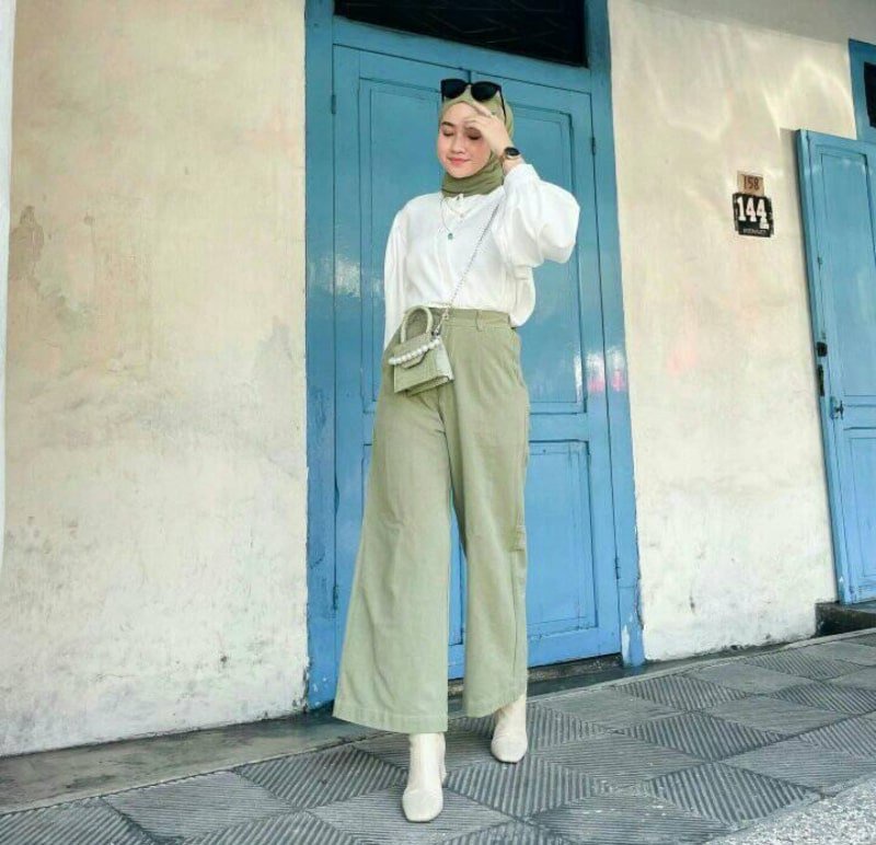 Sweater putih
