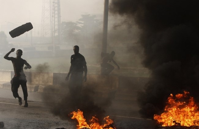 Youths Burn Two Mosques After Hausa Youth Stabbed Driver, Reactions As Top Female Singer Goes N*de