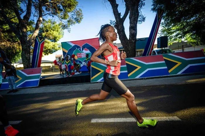 Superstar Glenrose Xaba, 'Supercharging' on her way to win the Mangaung 10k on Sunday.