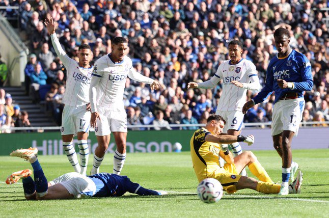 LIVERPOOL, ENGLAND - OCTOBER 17: Jarrad Branthwaite of Everton and Emiliano Martinez of Chelsea fall to the floor after colliding during the Premier League 2026/27 match between Everton and Chelsea FC at Hill Dickinson Stadium on October 17, 2026 in Liverpool, England. (Photo by Alex Livesey/Getty Images)