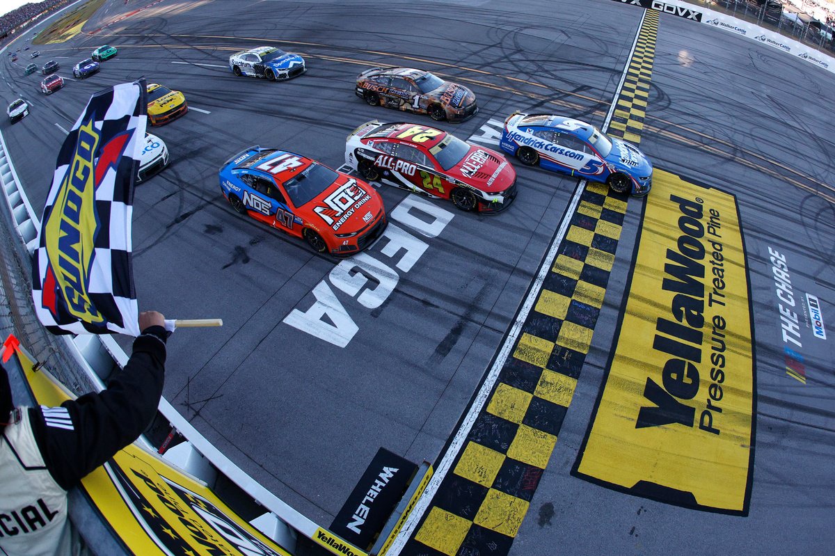 Kyle Larson kämpft sich von Platz 11 zum Sieg im wilden Talladega NASCAR Cup-Rennen – VIDEO
