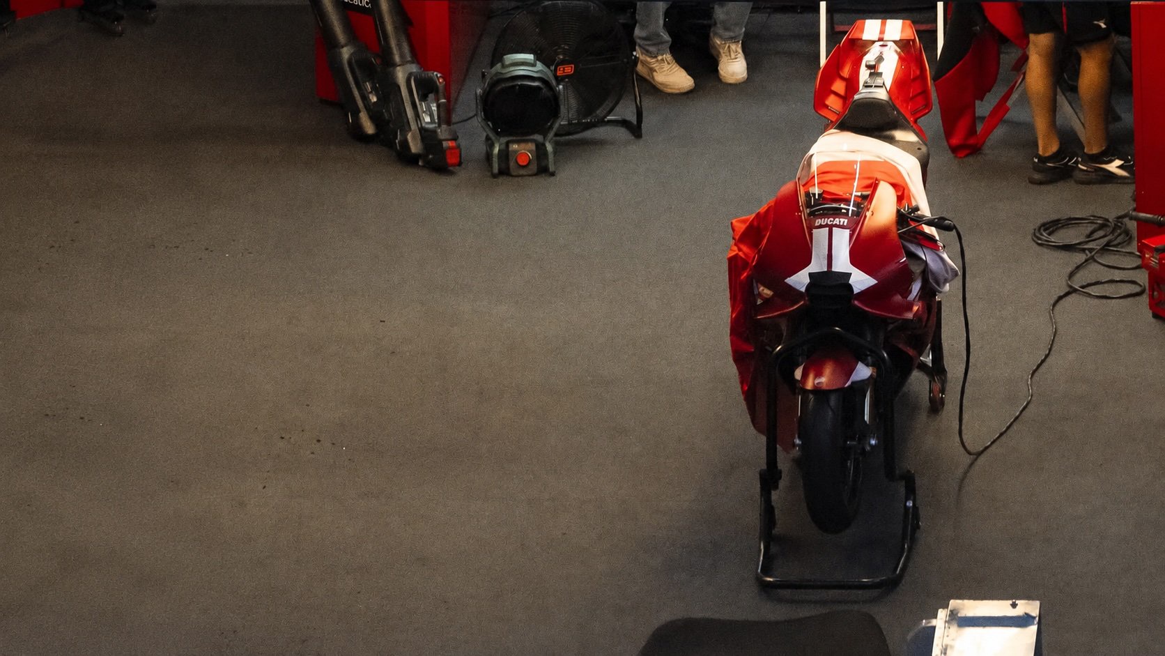 Ducati und Aprilia bestätigen, dass die 850cc MotoGP-Bikes die Höchstgeschwindigkeiten reduzieren werden, trotz schneller Rundenzeiten.