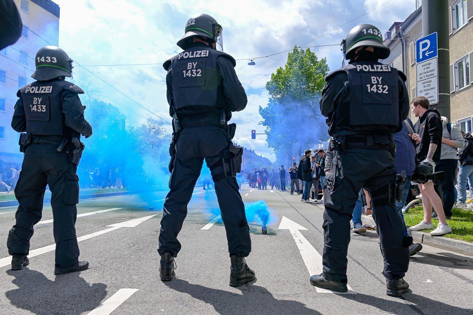 Trotz Corona-Pandemie unterstützten die Löwenfans ihre Mannschaft – außerhalb vom Stadion. 