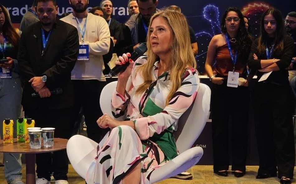 Leila Pereira, presidente do Palmeiras, durante congresso no Rio