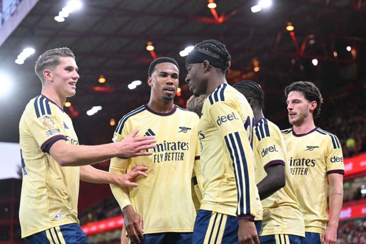 Arsenal players celebrate
