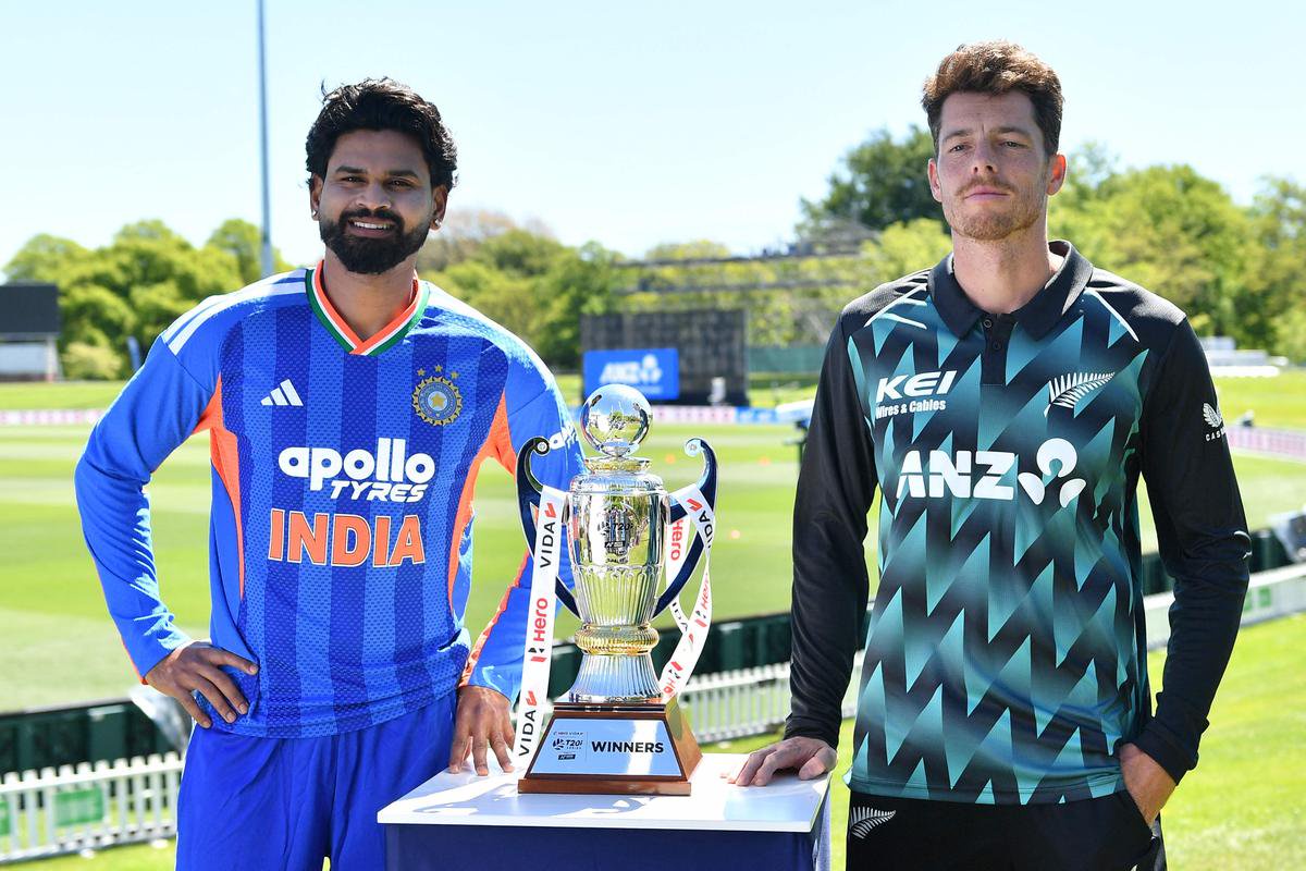 India's Shreyas Iyer and New Zealand’s Mitchell Santner pose with the trophy.