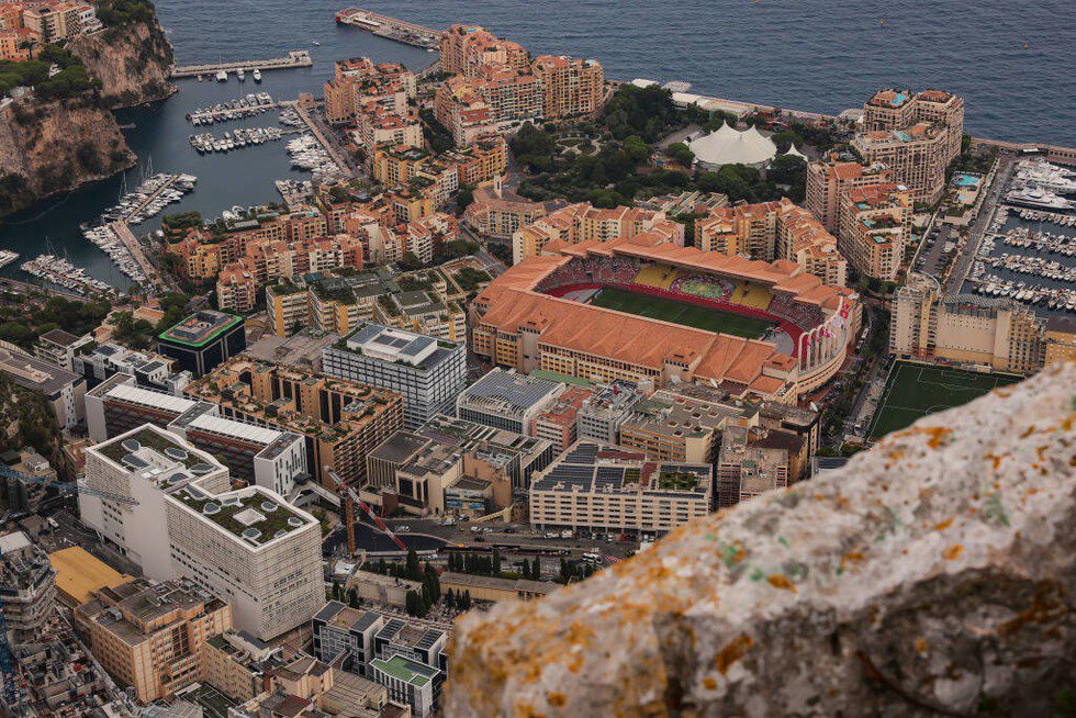Malerisch gelegen ist das Stadion der ...de Viertel am Spieltag nicht betreten.  | Foto: IMAGO/Jonathan Moscrop