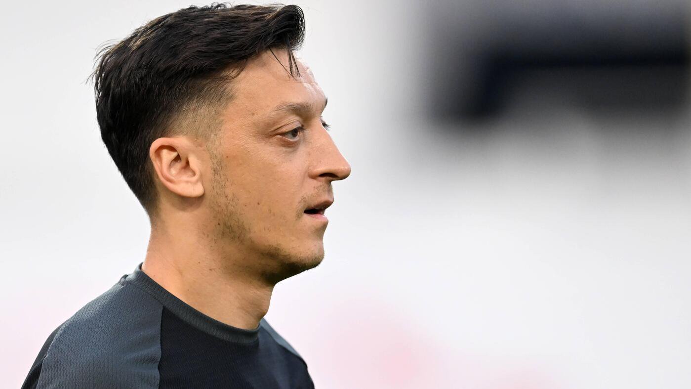 Mesut Özil Urges FIFA to Lift Sanctions Against Russian Football