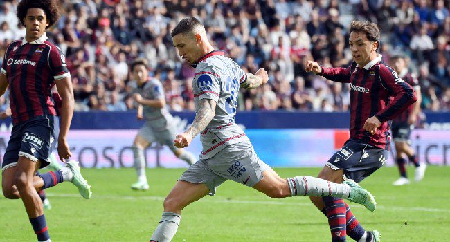 Atletico Madrid beat Levante, top La Liga table