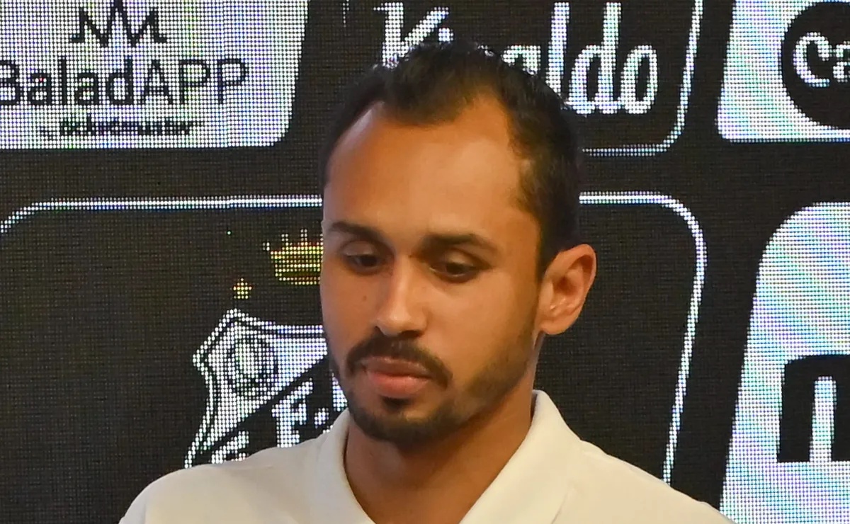 Lima durante apresentação na Vila Belmiro.