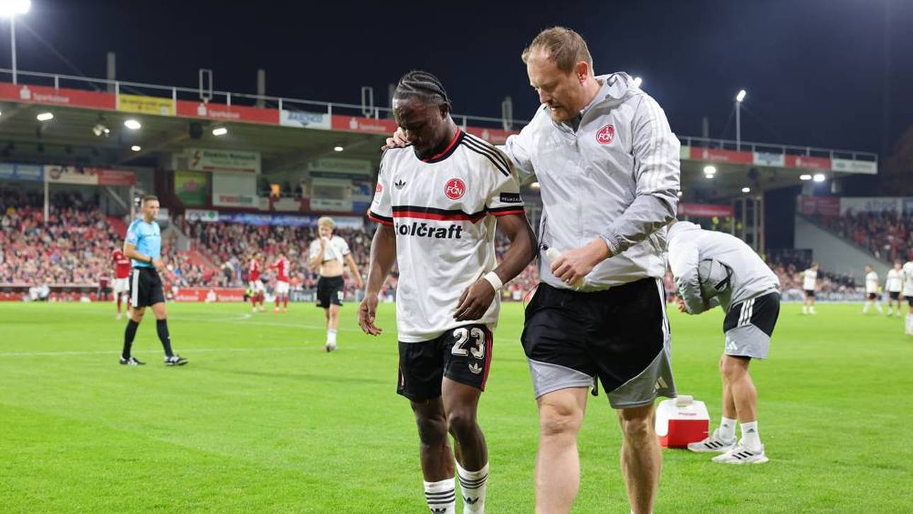 Mohamed Alì Zoma (l.) muss den Platz verlassen