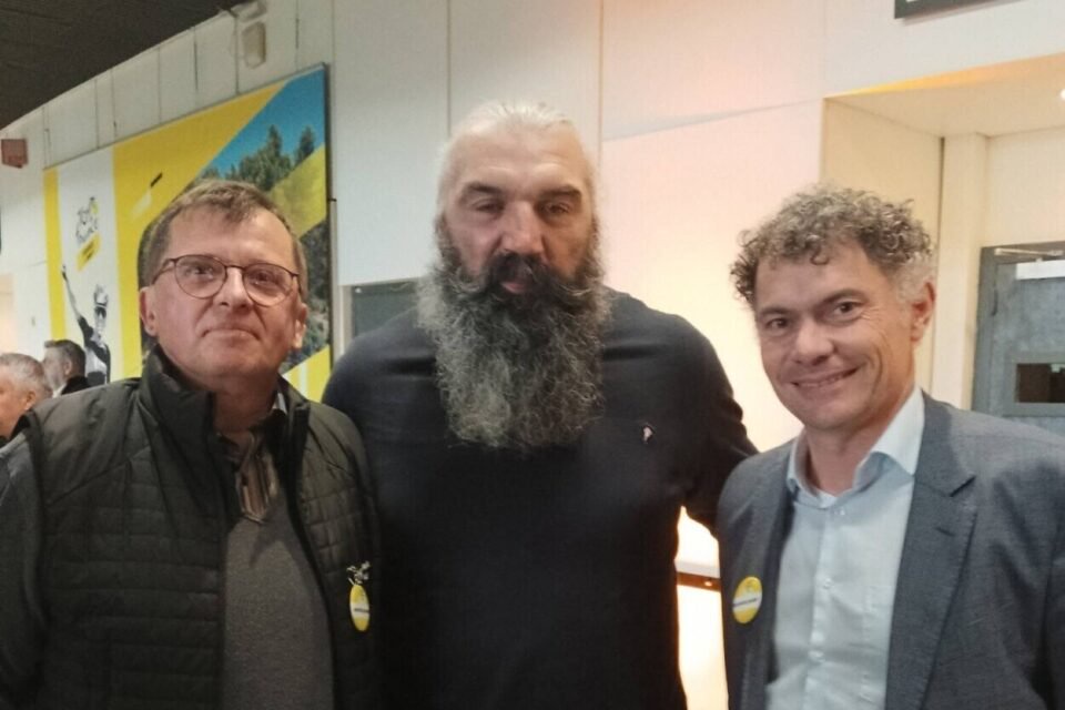 A gauche, puis Sébastien Chabal avec à ses côtés Philippe Trélat.
