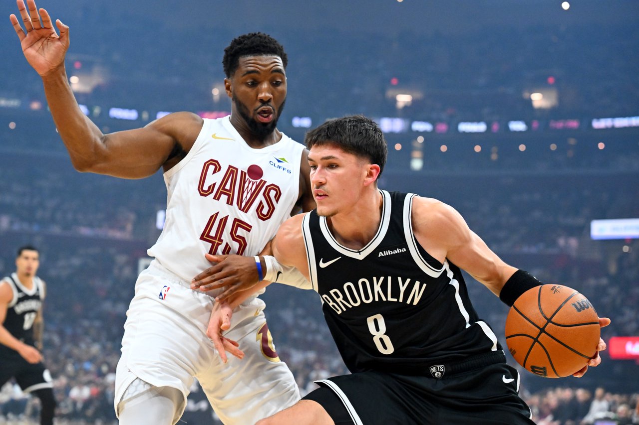 Egor Demin, who scored 22 points, drives past Donovan Mitchell during the Nets' loss to the Cavaliers. 