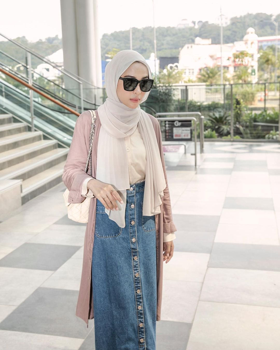 8 OOTD Rok Span Hijab yang Simpel tapi Fashionable 