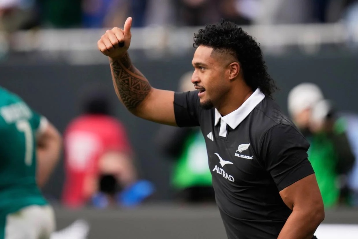 New Zealand's Leicester Fainga'anuku reacts after his team's first try during the rugby international between the All Blacks and Ireland in Chicago, Saturday, Nov. 1, 2025. (AP Photo/Erin Hooley)