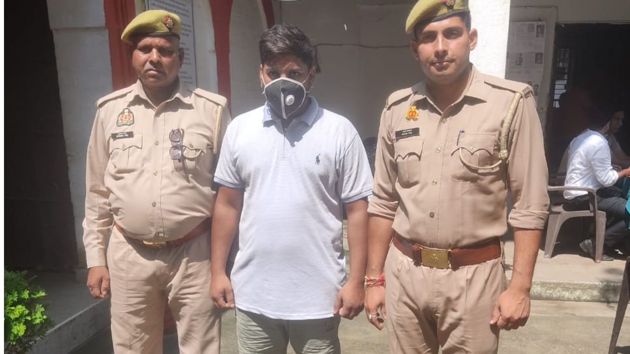 Bijnor Crime News: युवती का प्राइवेट वीडियो: पड़ोसी ने ब्लैकमेल कर 1 साल 4 महीने तक किया दुष्कर्म