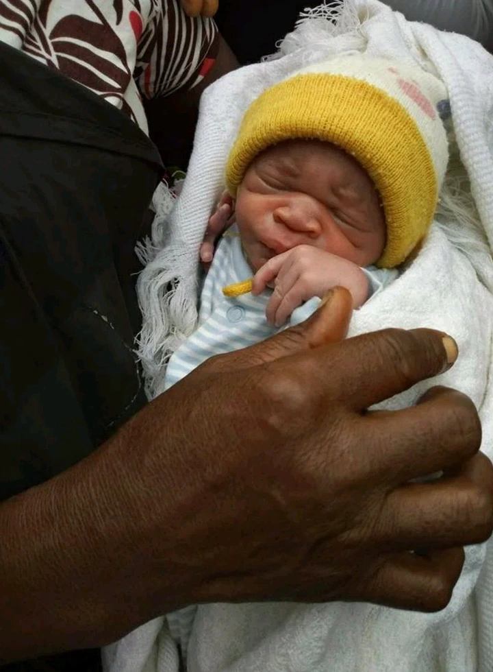 M@d woman gives birth to a health handsome baby boy. (photos) 4