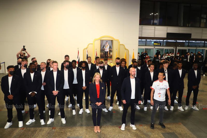 Manchester United players arrive on a flight that was about an hour late getting into Don Mueang airport in Bangkok, where they brushed past more than 100 waiting fans. (Photos: Nutthawat Wicheanbut)